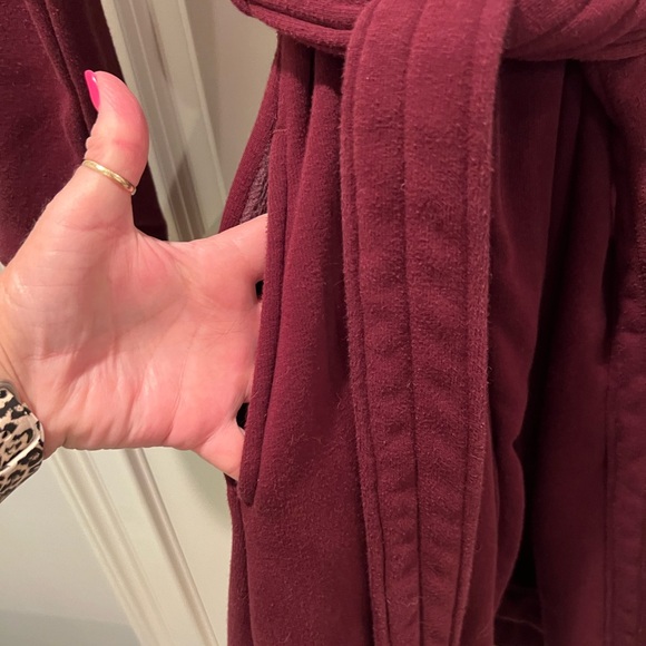 Ugg plush robe 97% cotton 3% spandex. - Picture 3 of 7